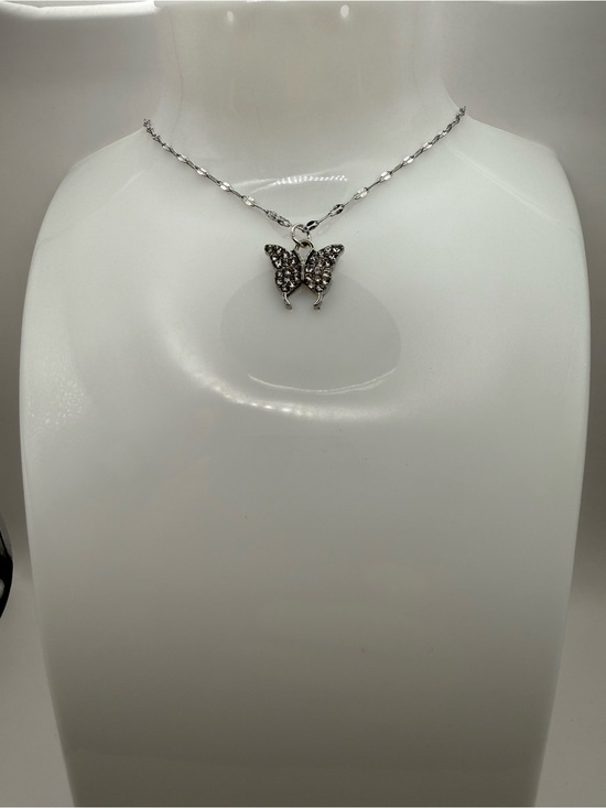 Jewelry - Women's Rhinestone Butterfly Pendant Necklace – Silver Tone Beautiful